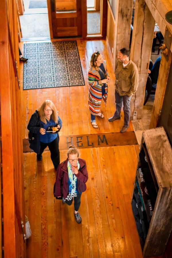 At The Helm Hotel Ilwaco Bagian luar foto
